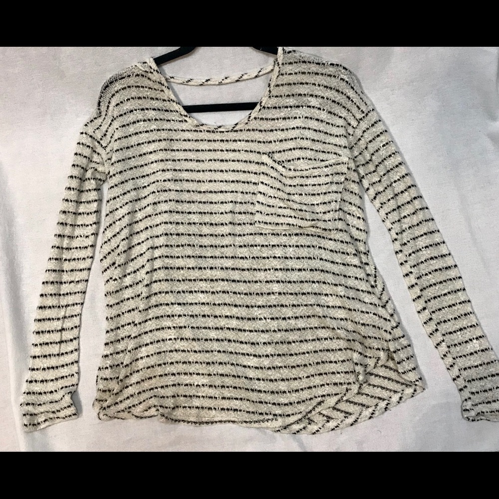 ⭐️Free People Long Sleeved open back shirt⭐️